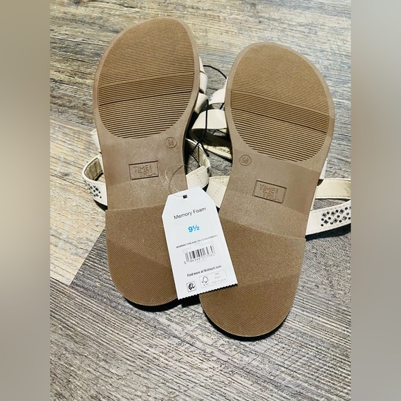 Time and Tru sandals - Picture 4 of 7